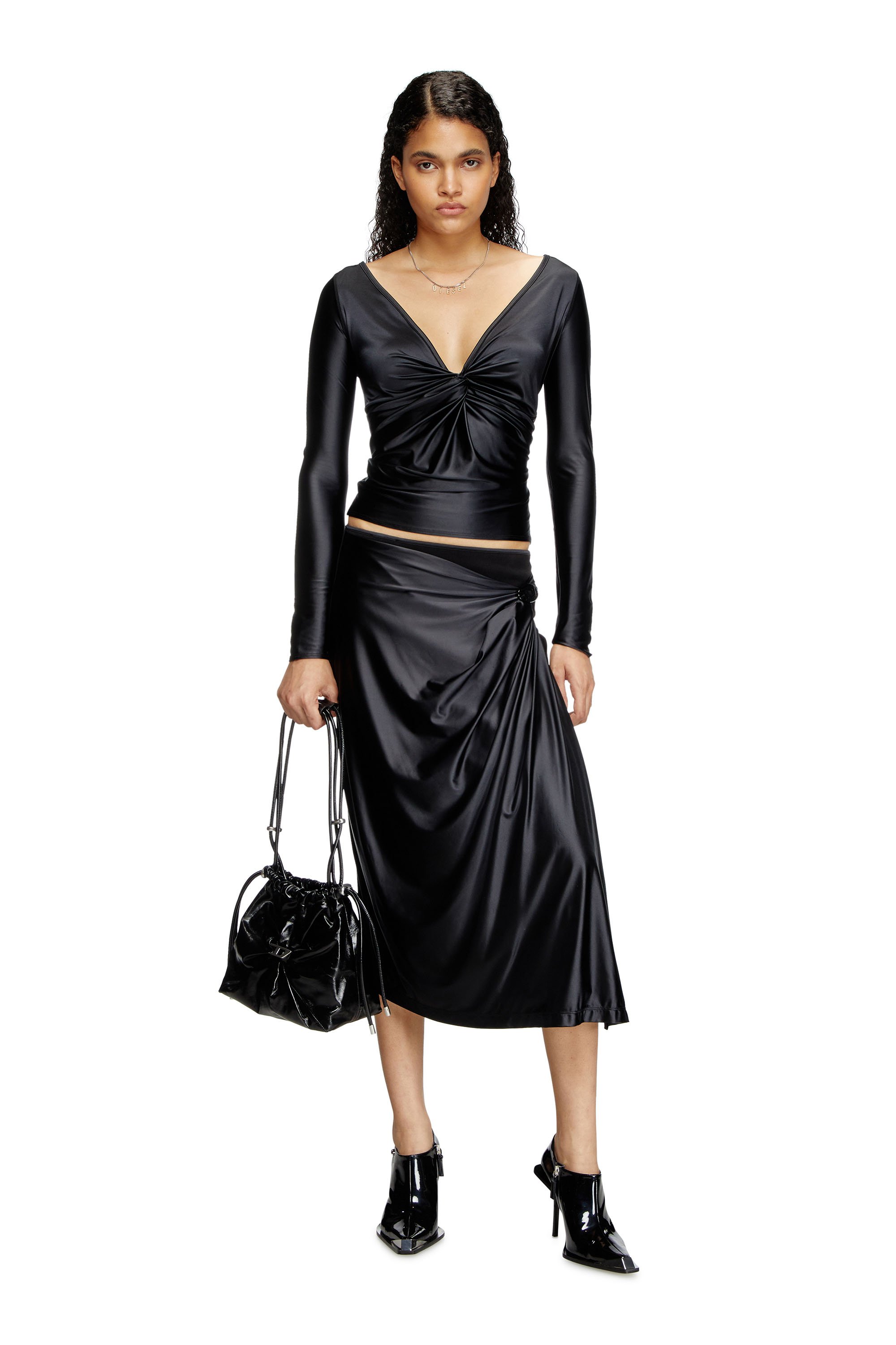 Diesel - SCRUNCH-D BUCKET, Scrunch-D-Sac seau en cuir froissé et brillant Femme in Noir - 2